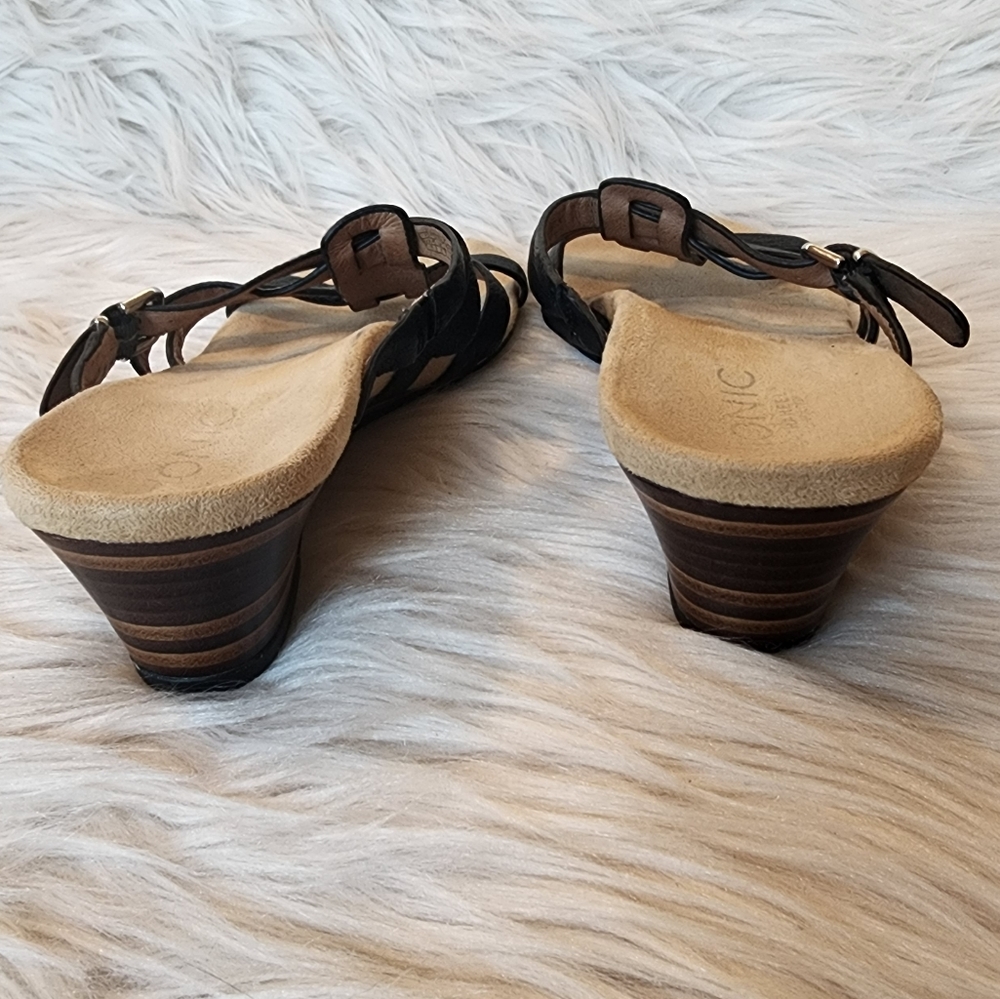 Vionic Black Leather Sandals, Size 6 - Picture 11 of 14